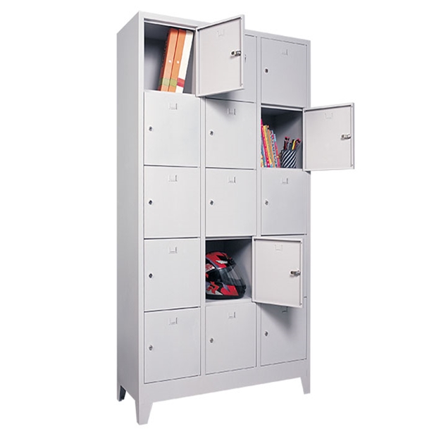 Metalno garderobni ormar 90/50 sa pretincima.